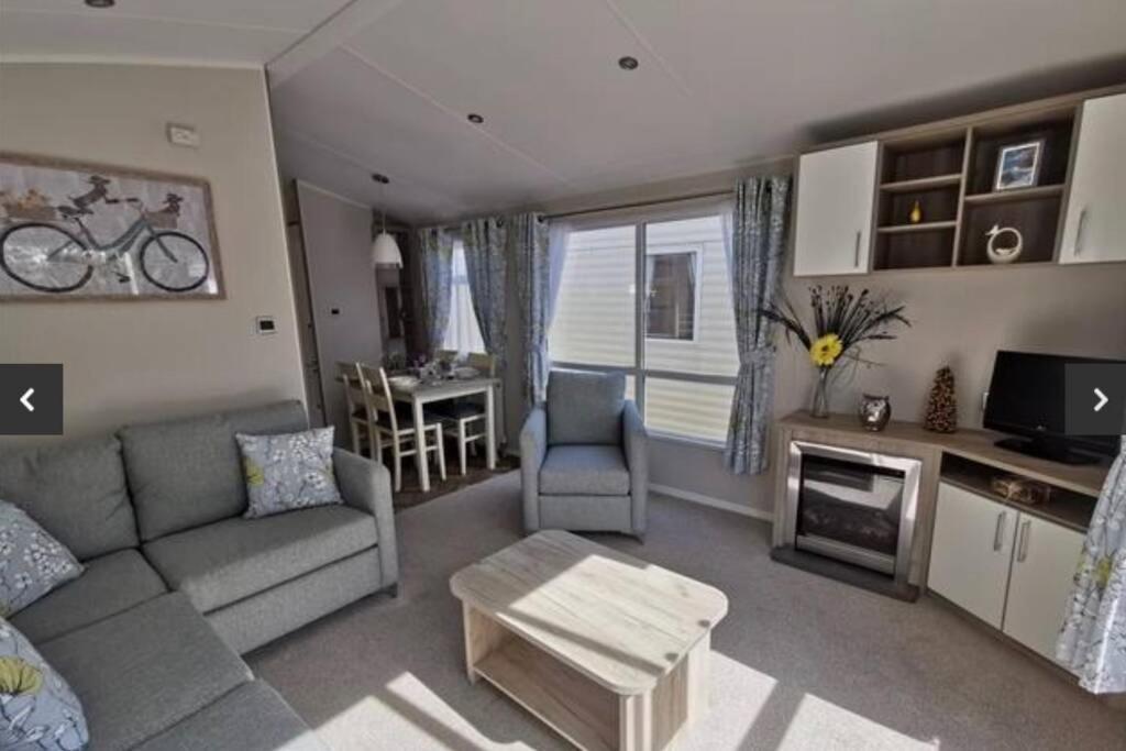 Glade Lodge- North Devon Coast, Bideford Bay Caravan Park Exteriör bild